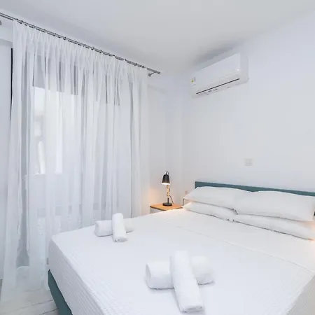 Areti Residential Complex * Ofrínion